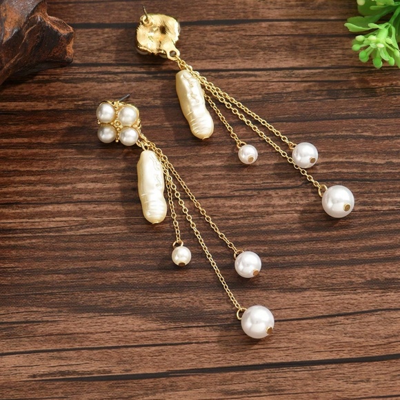 Luxe Gold Tone Faux Pearl Drop earrings - Picture 4 of 4